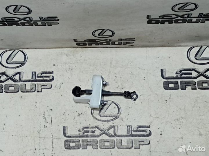 Ограничитель двери прав. зад. Toyota Land Cruiser