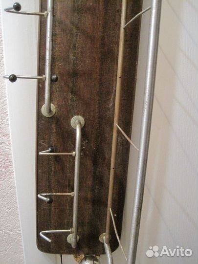 Вешалка настенная металлическая