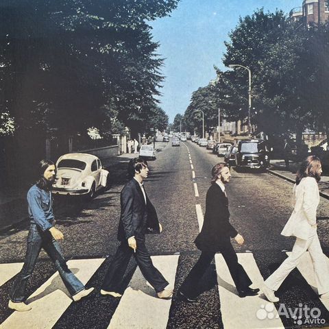 Магнитная лента бобины с записями рока, сд, винил