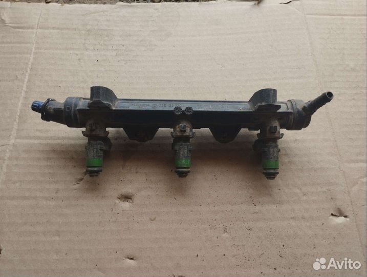 Топливная рампа с форсунками Skoda Fabia 1 1.2