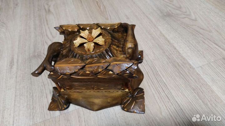 Деревянная шкатулка