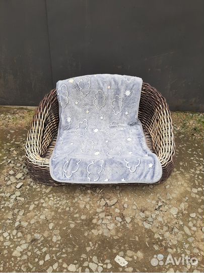 Лежанка для собак плетеная