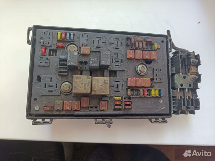 Блок предохранителей Opel Astra turbo