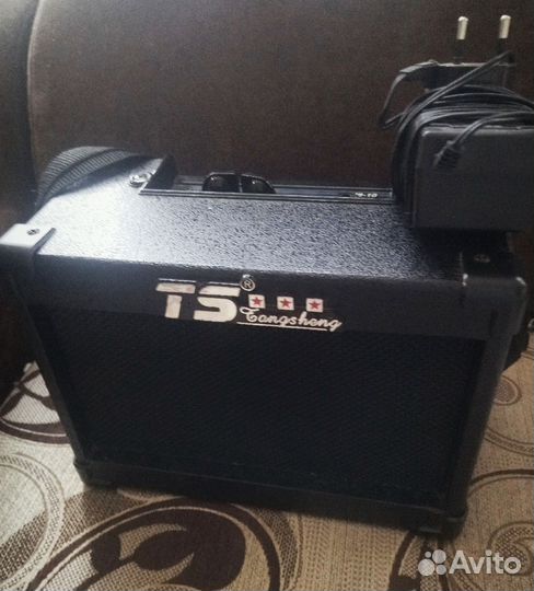 Электрогитара с комбоусилителем