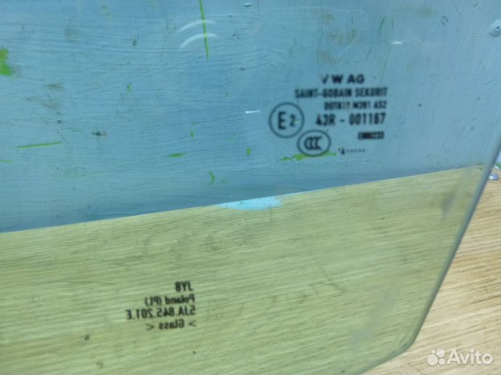 Стекло двери передней левой Skoda Rapid 2012-2020