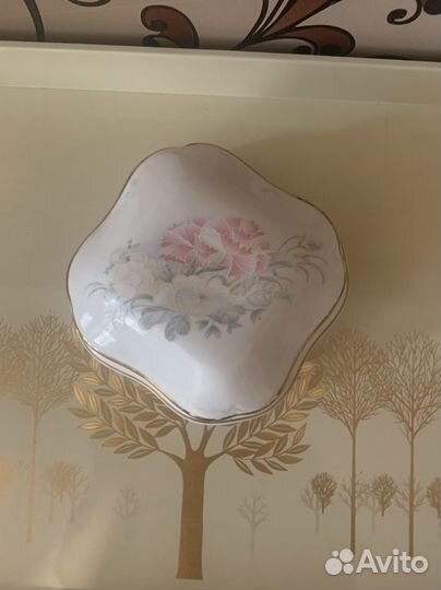 Шкатулка фарфоровая с цветами Европа