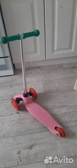 Самокат для девочки со светящимися колесами