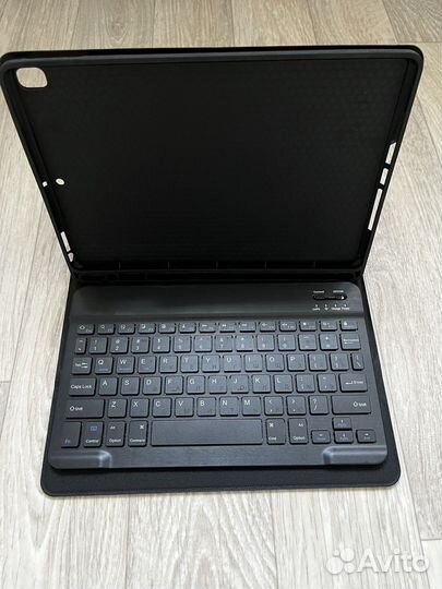 Чехол-клавиатура для iPad