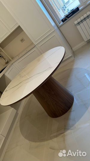 Стол обеденный. Стулья