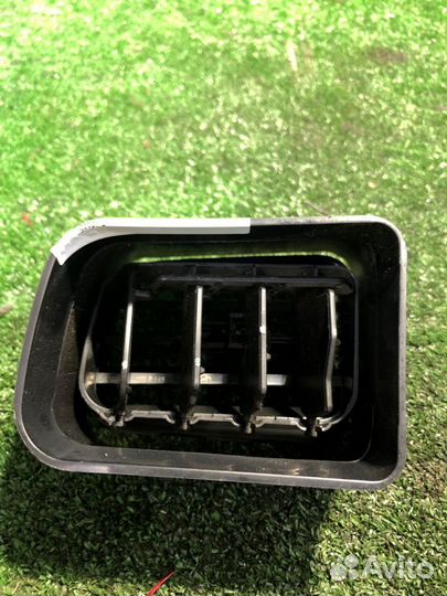 Дефлектор воздушный левый Renault Logan Stepway