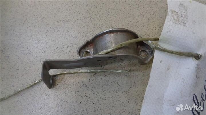 Кронштейн Toyota Avensis 2 2003-2009