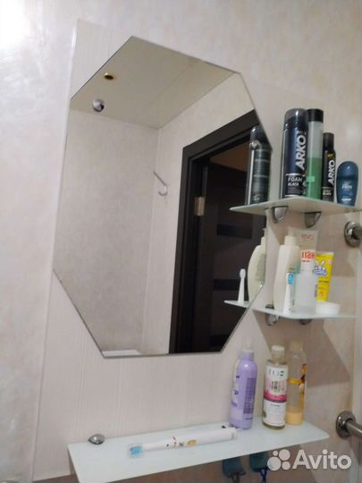 Зеркало в ванную с полочками