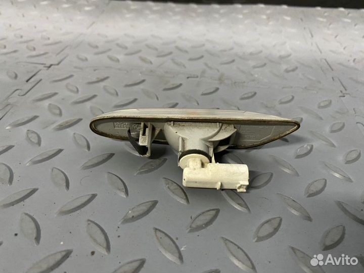 Повторитель поворота в крыло правый Bmw X1 E84