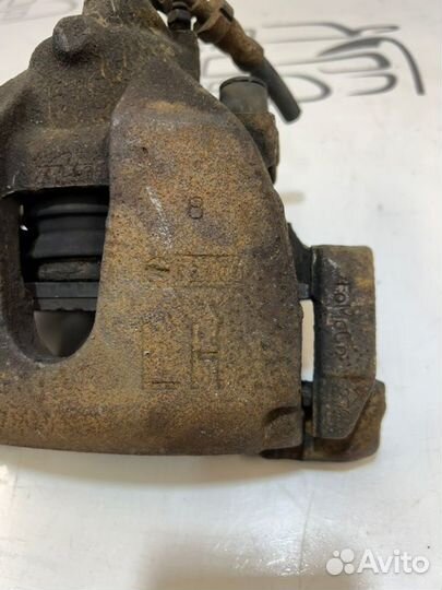 Суппорт передний левый Ford Focus 3 CB8 1.6L