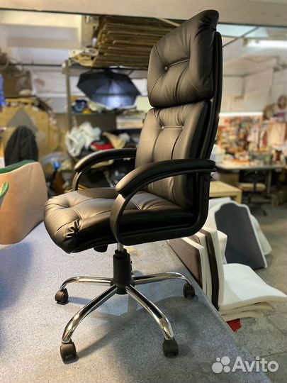 Офисное кресло
