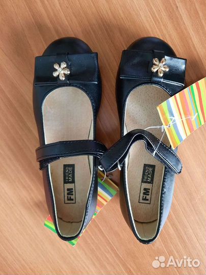 Туфли для девочки 28 размер новые