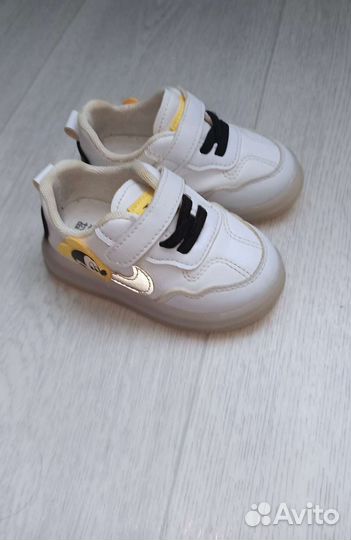Кроссовки детские