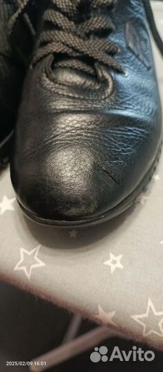 Кожаные кроссовки