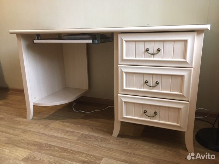 Письменный / компьютерный стол