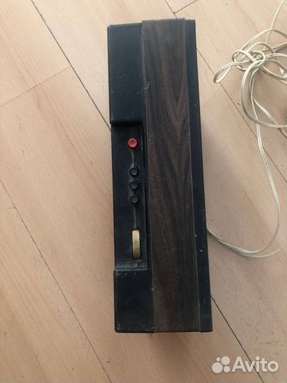 Советский радио-приемник (ретро)