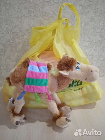 Пакет одежды и игрушек для малышей