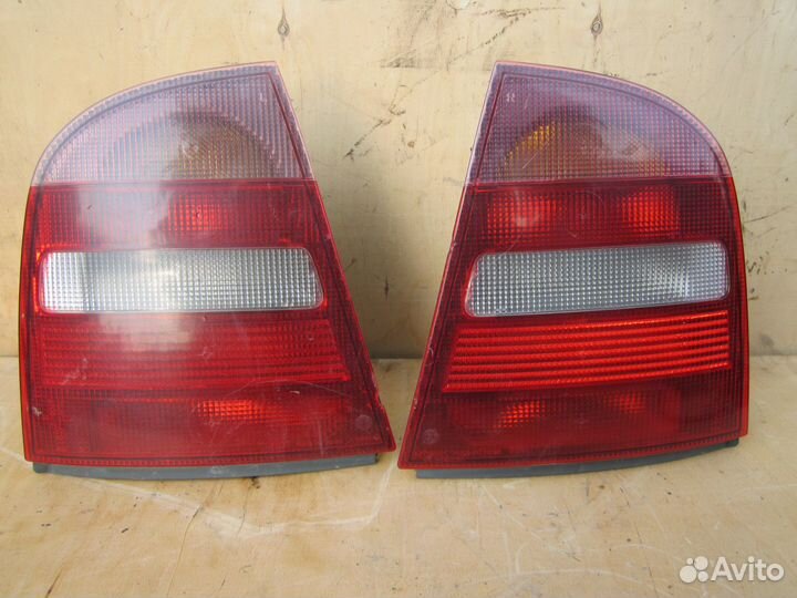 Фонарь задний левый Skoda Octavia tour