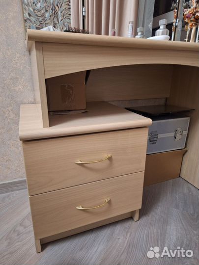 Трюмо. Трельяж. Туалетный столик с зеркалом