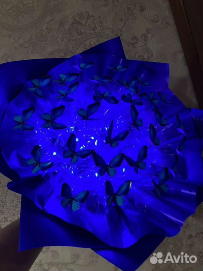 Светящийся букет из бабочек