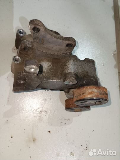 Кронштейн генератора Hyundai Tucson 1 D4EA