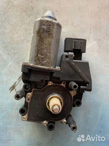 Моторчик стеклоподъемника передний правый 4D0959