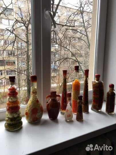 Декоративные интерьерные бутыли с овощами