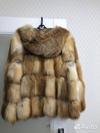 Шуба из меха лисы с капюшоном