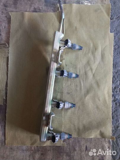 Рампа с форсунками Ниссан Альмера Классик b10