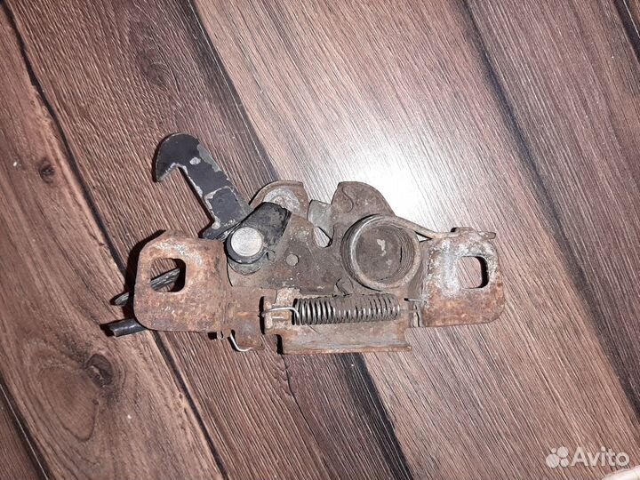 Замок капота Nissan Patrol Y60