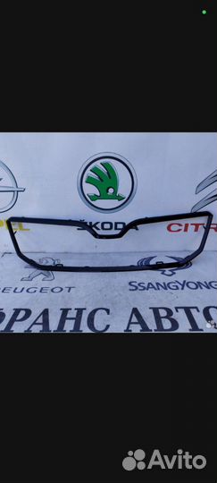 Молдинг решетки радиатора octavia a7 черный глянец