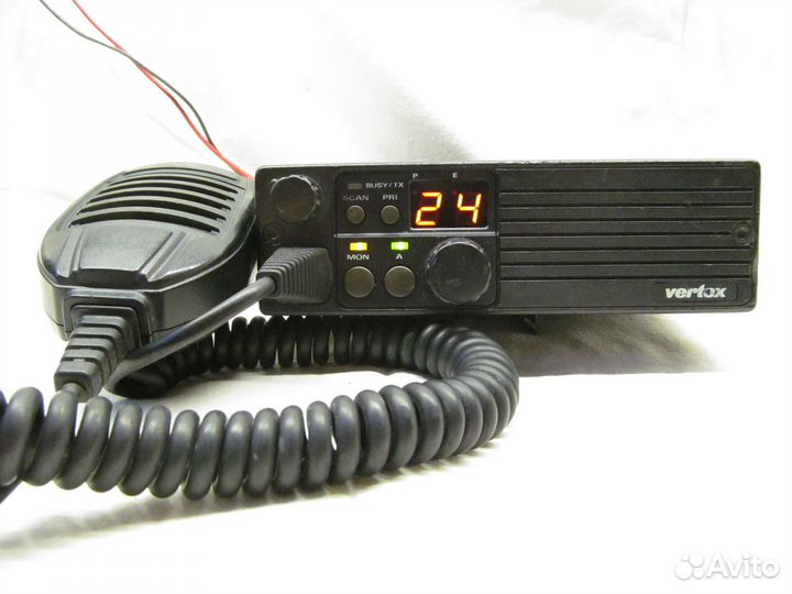 Старинная VHF радиостанция yaesu FTL-2011