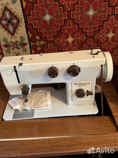 Швейная машина Чайка 143