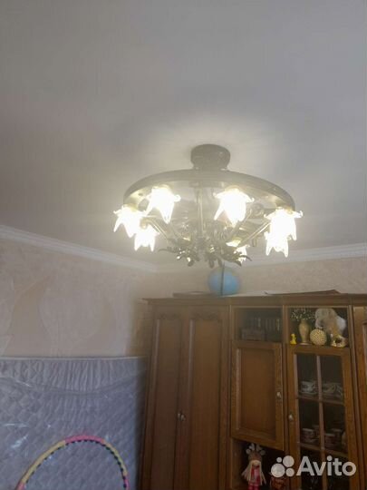 Продам люстру