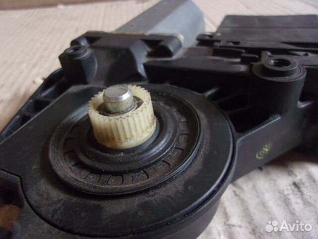 VW Passat B5, 97-00 мотор заднего левого с/под