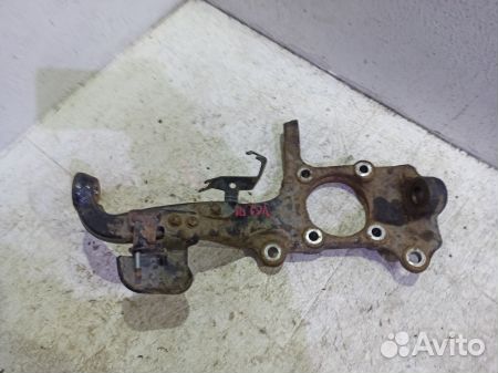 Кулак передний левый 400151LB0A