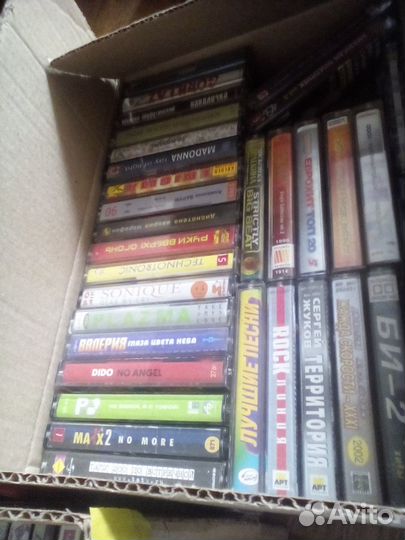 Аудиокассеты (со списком)