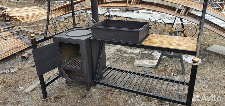 Мангальная зона под крышей