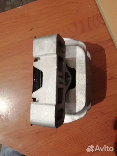 Шкода Октавия опора двигателя левая