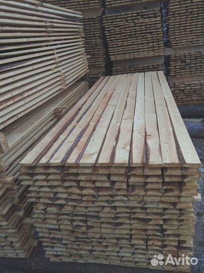 Сосновые доски, природная красота и экологическая чистота