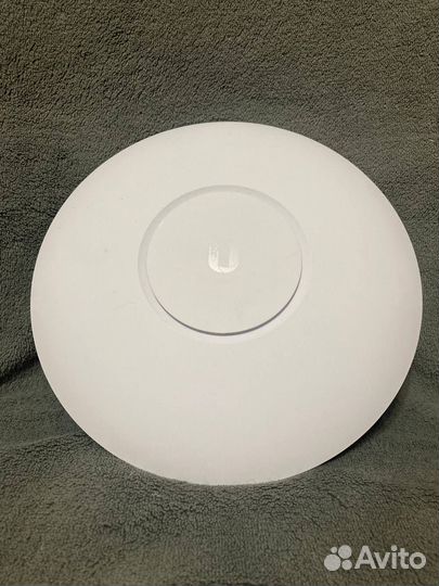Точка доступа Ubiquiti UniFi