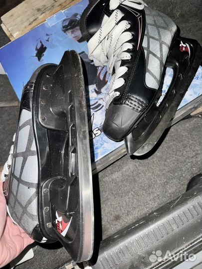 Коньки хоккейные