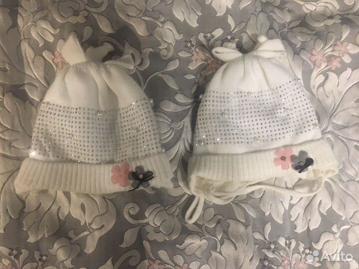 Шапки для двойняшек девочек