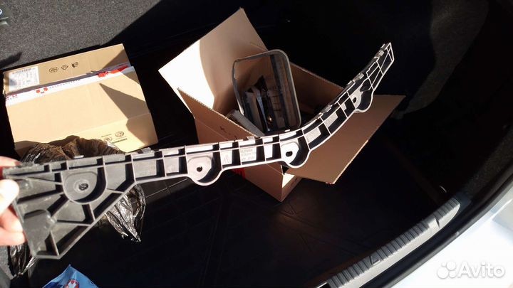 Кронштейн заднего бампера Skoda Rapid