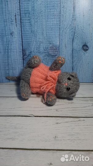 Вязаная игрушка котёнок