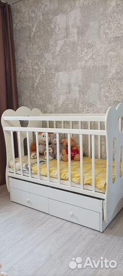 Кроватка с маятником